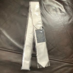 White skinny mens tie